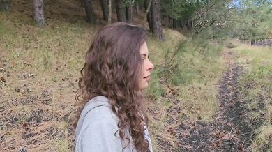 ITALIAN AMATEUR OUTDOOR Green eyed brunette gets fucked by her hiking guide