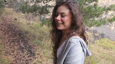ITALIAN AMATEUR OUTDOOR Green eyed brunette gets fucked by her hiking guide