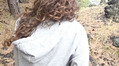 ITALIAN AMATEUR OUTDOOR Green eyed brunette gets fucked by her hiking guide