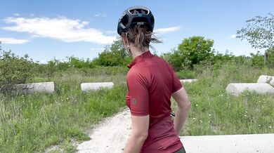 Sexy cyclist gives husband a public blowjob before getting unprotected creampie from lucky hiker