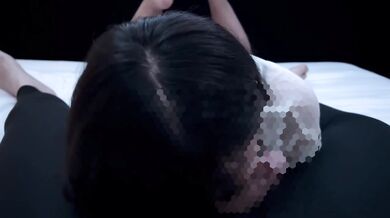 純粋そうな彼女が「においに興奮する…」エロチ〇ポをクンクンしながらフェラ　口内射精
