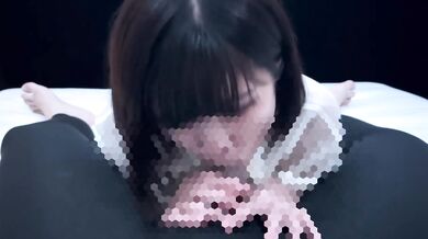 純粋そうな彼女が「においに興奮する…」エロチ〇ポをクンクンしながらフェラ　口内射精