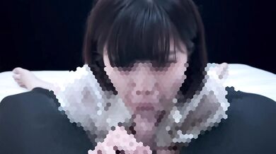 純粋そうな彼女が「においに興奮する…」エロチ〇ポをクンクンしながらフェラ　口内射精