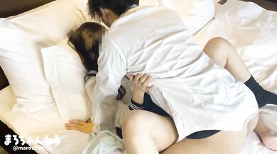 【ぶっかけ】清楚系コスの彼女を着衣のまま生ハメ正常位SEXずっしりピストンで膣奥をグリグリ突いて仲良く同時イキで大量ぶっかけ　制服/素人/ハメ撮り/セーラー服/まろちゃんねる