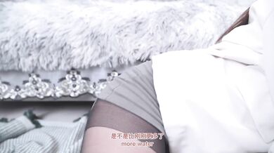 Wearing stockings and high heels, my beautiful neighbor girl came to my house to seduce me
