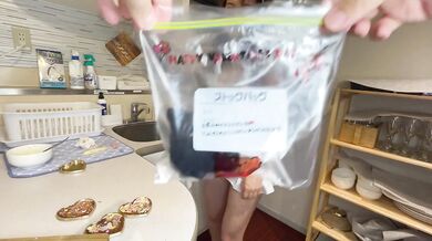 バレンタインに裸エプロンでアナル舐め＆騎乗位中出しSEXする可愛い女子大生彼女 素人カップル/10代/スレンダー/スマホ撮影/美少女/色白/無修正/English subtitlesRYO＆YUU