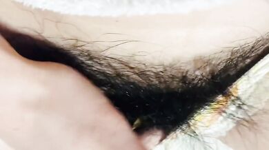 Subjective video of masturbation Wet pussy under fluffy pubic hair [Personal shooting]