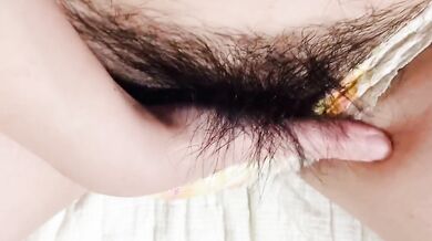 Subjective video of masturbation Wet pussy under fluffy pubic hair [Personal shooting]