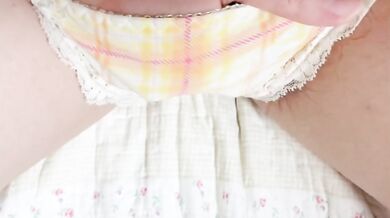 Subjective video of masturbation Wet pussy under fluffy pubic hair [Personal shooting]
