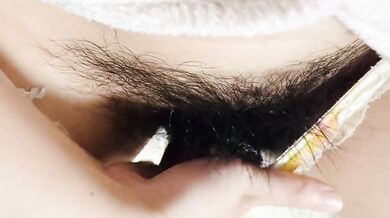 Subjective video of masturbation Wet pussy under fluffy pubic hair [Personal shooting]