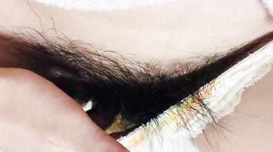 Subjective video of masturbation Wet pussy under fluffy pubic hair [Personal shooting]