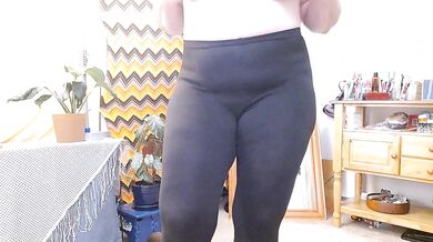 1340 Special Custom Bran does my floors.. and more. Masturbation and dirty talk from Beautiful PAWG DawnSkye