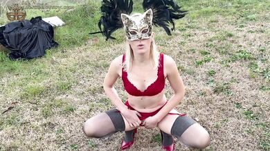 Anno nuovo, maschera nuova! Pompino profondo e Inculata in aperta campagna (Dialoghi in Italiano)
