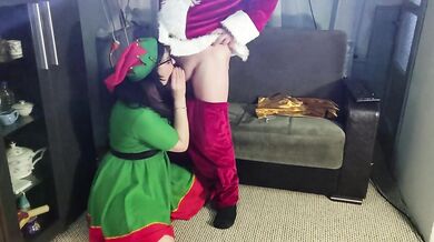 Sexy Hot Mature MILF suck Fat Santa cock