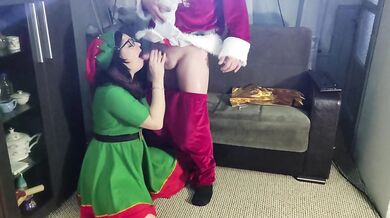 Sexy Hot Mature MILF suck Fat Santa cock