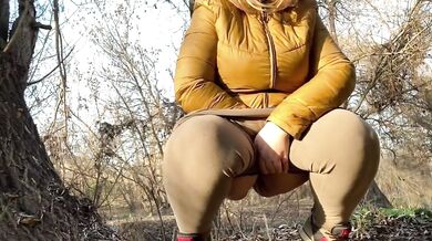 Wet pussy of a mature milf squatting and peeing