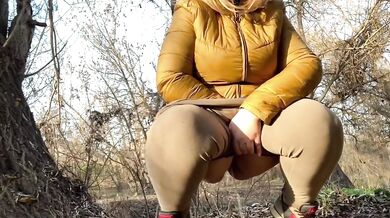 Wet pussy of a mature milf squatting and peeing
