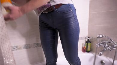 Girl Teases Wet Camel Toe In Blue Jeans