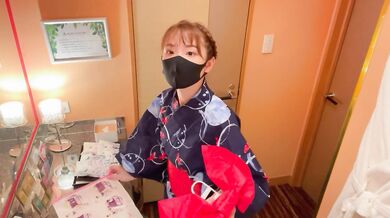 浴衣姿の女子大生が人に見られながらの初ハメ撮り！大興奮のぐちょぐちょパイパンまんこにたっぷり中出しSEX! AbemaTV給与明細 RYO＆YUU素人カップル/歳の差/10代/スタイル抜群/美少女