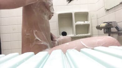 Shower time of a Japanese JK : she couldn't help masturbate hard with shower