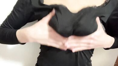 おっぱいマッサージをヒートテックでやってみた→ふわふわおっぱい