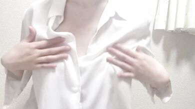 Amateur sexual Japanese nipple masturbation