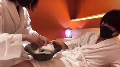 ローションガーゼと亀頭責め手コキでイケメンM男は大量潮吹き射精しちゃいました。Japanese Amateur Squirting and Cumshot Handjob - えむゆみカップル