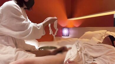 ローションガーゼと亀頭責め手コキでイケメンM男は大量潮吹き射精しちゃいました。Japanese Amateur Squirting and Cumshot Handjob - えむゆみカップル