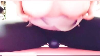【Big ass】Naughty strength training masturbation while rubbing dumbbells