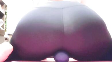 【Big ass】Naughty strength training masturbation while rubbing dumbbells