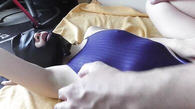 全頭マスク＆競泳水着姿でバック突き　ナマ中出し
