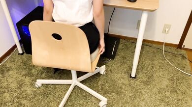 cum onto office skirt from behind the office worker