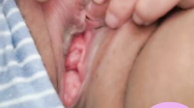 Masturbation Japanese Middle-aged woman "Put into my urethra a slim Driver