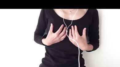 【連続イキ】昼だけど我慢できずにヒートテックの上からカリカリチクニー 乳首 オナニー Japanese nipple orgasm masturbation