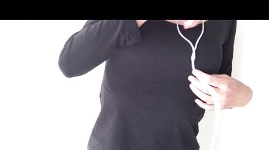 【連続イキ】昼だけど我慢できずにヒートテックの上からカリカリチクニー 乳首 オナニー Japanese nipple orgasm masturbation