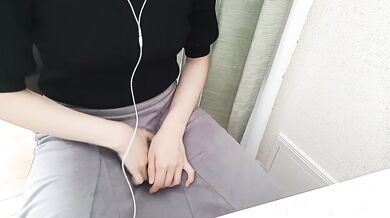[Japanese amateur] Hentai OL masturbates with convulsions during a zoom meeting [Hentai]