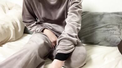 生理だけど新しいおもちゃもらったからしたくなっちゃった( *´艸｀) 吸うやつ/吸引/ピストンバイブ/立鳥バイブ/素人撮影/日本人/オナニー/Japanese