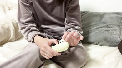 生理だけど新しいおもちゃもらったからしたくなっちゃった( *´艸｀) 吸うやつ/吸引/ピストンバイブ/立鳥バイブ/素人撮影/日本人/オナニー/Japanese
