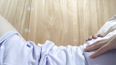 Natural busty Japanese woman who masturbates while holding her pant voice