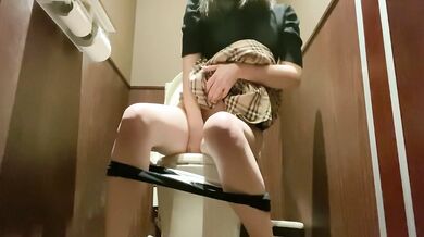Voyeurism】renting manga store’s toilet