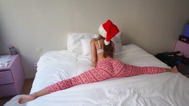 HORNY CHRISTMAS SLUT YOGA SPLITS TURN INTO ROUGH FUCK SESSION AND SWALLOW MY CUM
