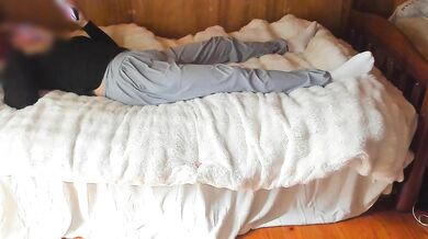 【盗撮風】スマホでエッチな動画見ながら腰ヘコヘコオナニー