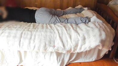【盗撮風】スマホでエッチな動画見ながら腰ヘコヘコオナニー