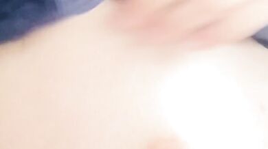 [Silence] Video for enthusiasts. Video of a woman stroking thick armpit hair [Amateur video]
