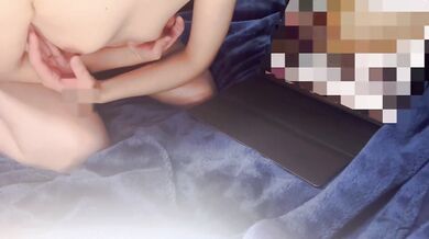 乳首舐めおもちゃ動画見ながらチクニーオマンコヌルヌルオーガズム！