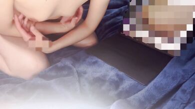 乳首舐めおもちゃ動画見ながらチクニーオマンコヌルヌルオーガズム！