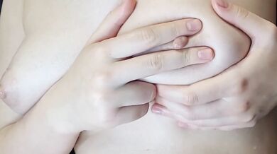OILY BREAST MASSAGE WITH BEAUTIFUL NIPPLES // Japanese // oil // natural-big breasts