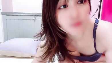 ゆかろんは実はバックから激しく突かれるのが大好きなの
