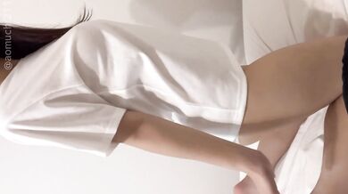 Wearing a baggy shirt that barely hides the pants that looks like T him, and vibe masturbation (amateur individual shooting / big / big ass / nipple / beauty / Japan cute / japanese / asian