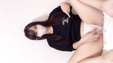 Wearing a baggy shirt that barely hides the pants that looks like T him, and vibe masturbation (amateur individual shooting / big / big ass / nipple / beauty / Japan cute / japanese / asian